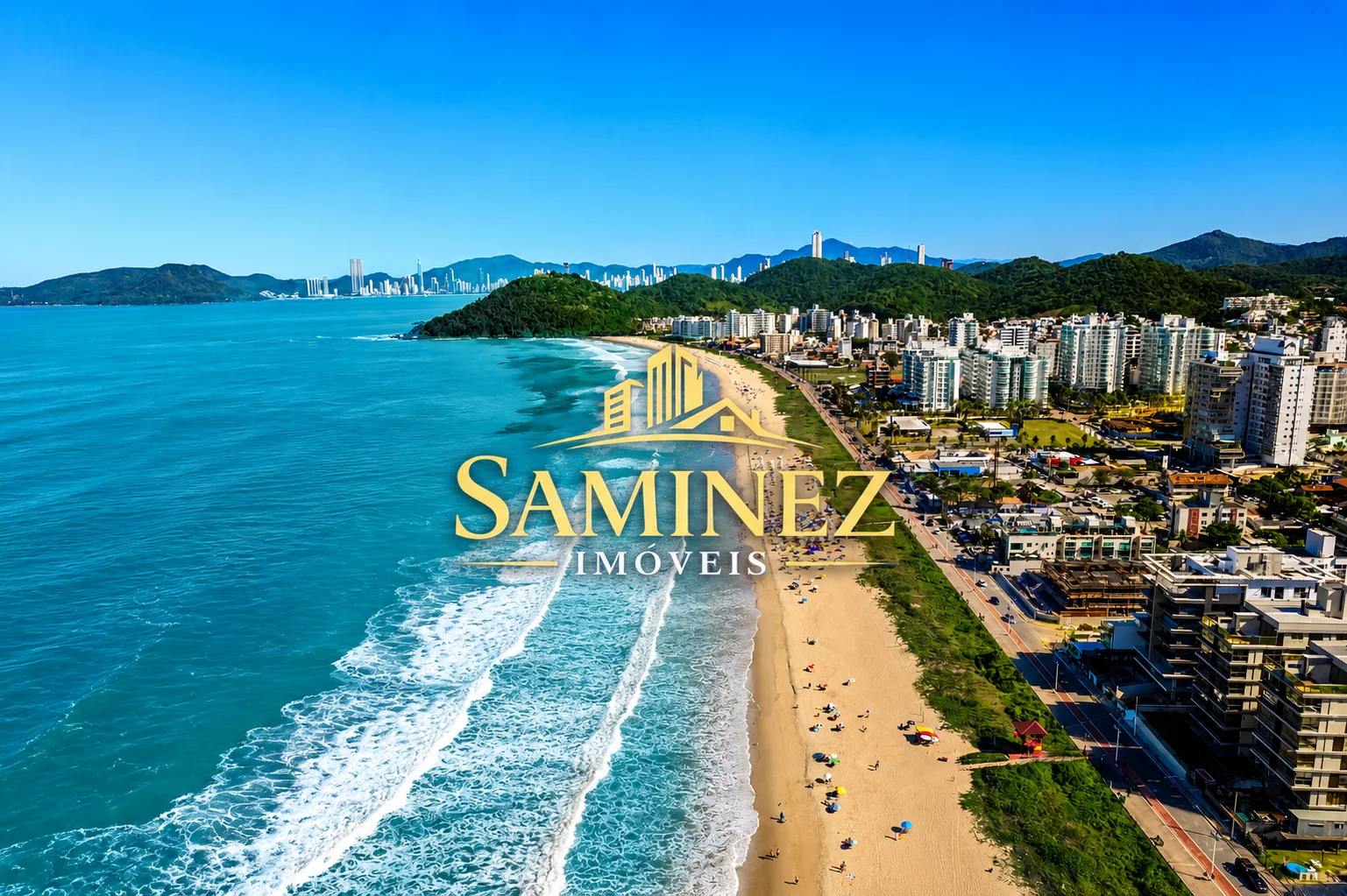 Vista do litoral com a marca Saminez Imóveis